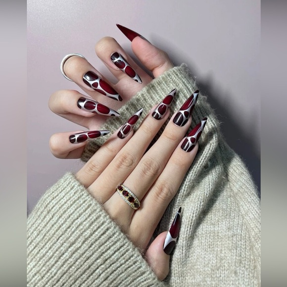 Stiletto Shaped Press-On Nails - Picture 1 of 3